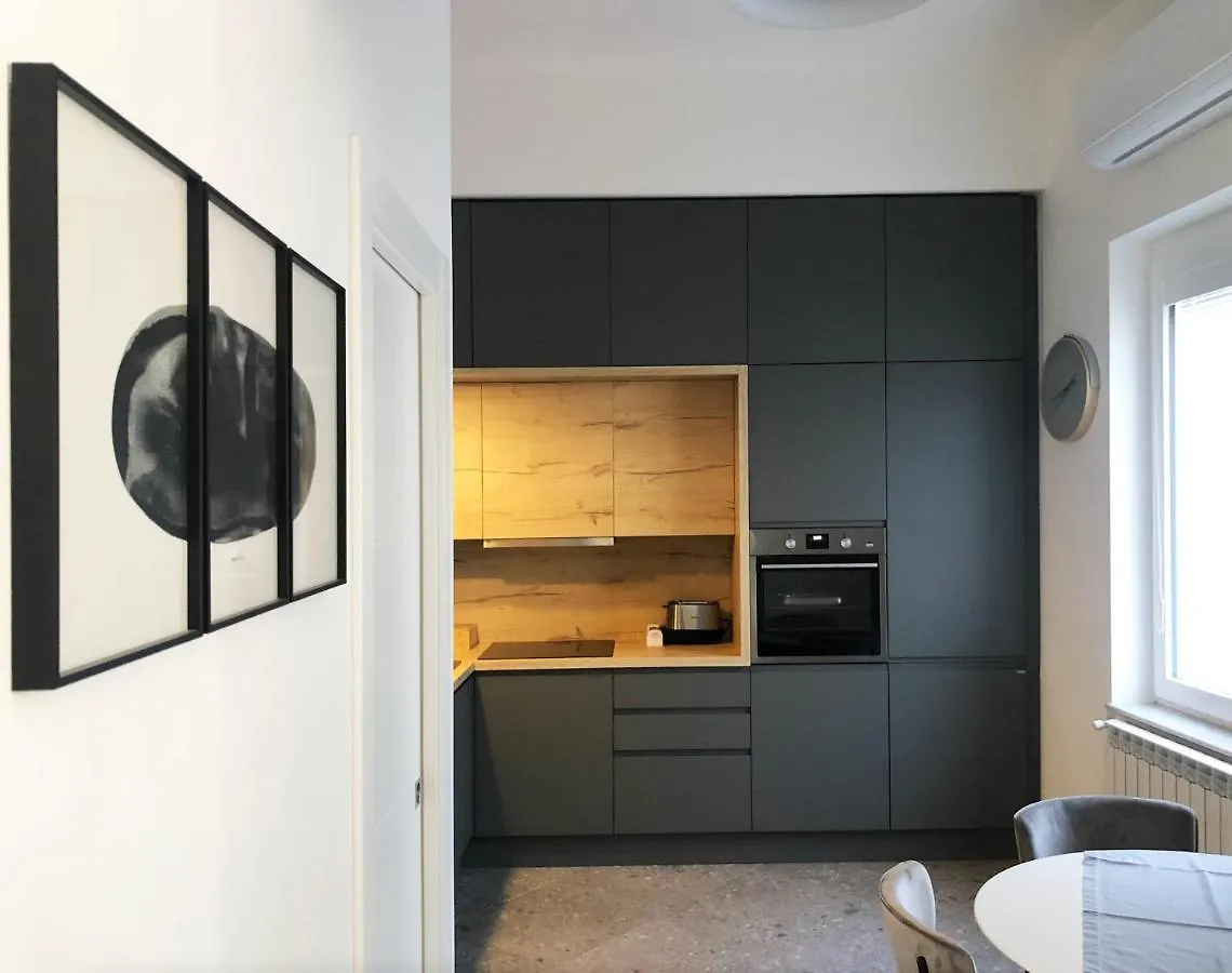 Lily Apartment Napoli Italy
